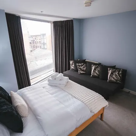 Luxury 2 Bed Penthouse Boasting Free Parking And A Huge Balcony By Kendall Bailey Apartment *