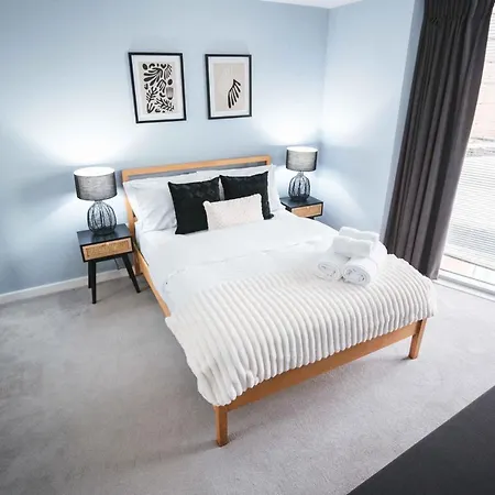Luxury 2 Bed Penthouse Boasting Free Parking And A Huge Balcony By Kendall Bailey Leeds (West Yorkshire)