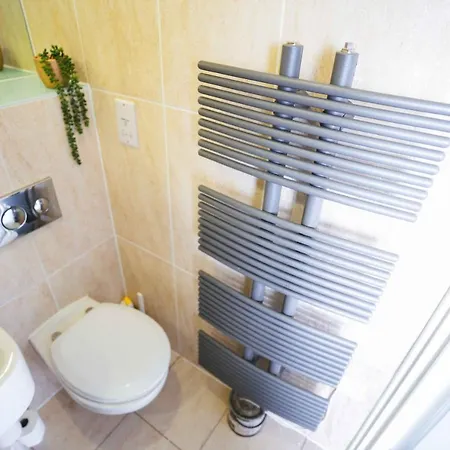 Luxury 2 Bed Penthouse Boasting Free Parking And A Huge Balcony By Kendall Bailey Apartment Leeds (West Yorkshire)