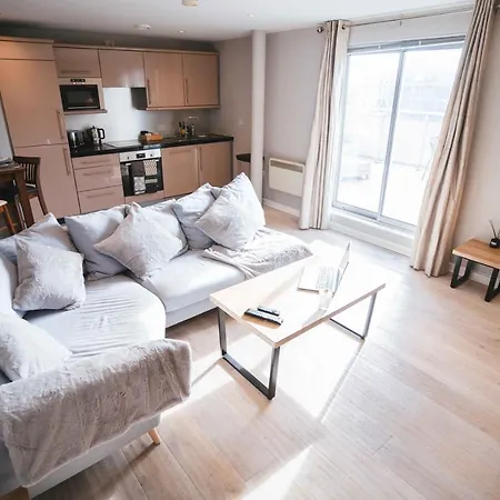 Apartment Luxury 2 Bed Penthouse Boasting Free Parking And A Huge Balcony By Kendall Bailey Leeds (West Yorkshire)