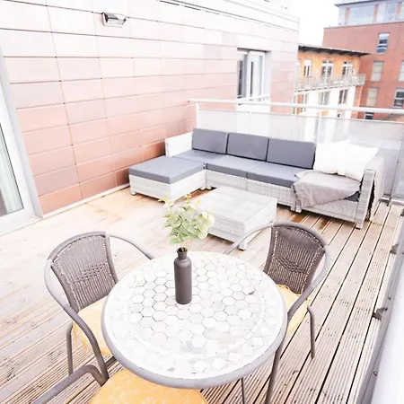 Luxury 2 Bed Penthouse Boasting Free Parking And A Huge Balcony By Kendall Bailey Apartment Leeds (West Yorkshire)