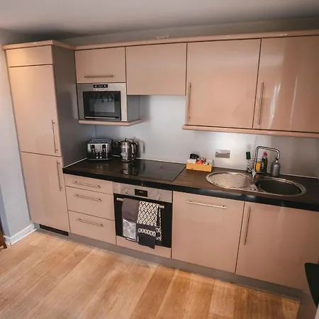 Luxury 2 Bed Penthouse Boasting Free Parking And A Huge Balcony By Kendall Bailey Leeds (West Yorkshire)