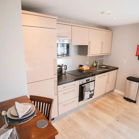 Luxury 2 Bed Penthouse Boasting Free Parking And A Huge Balcony By Kendall Bailey *